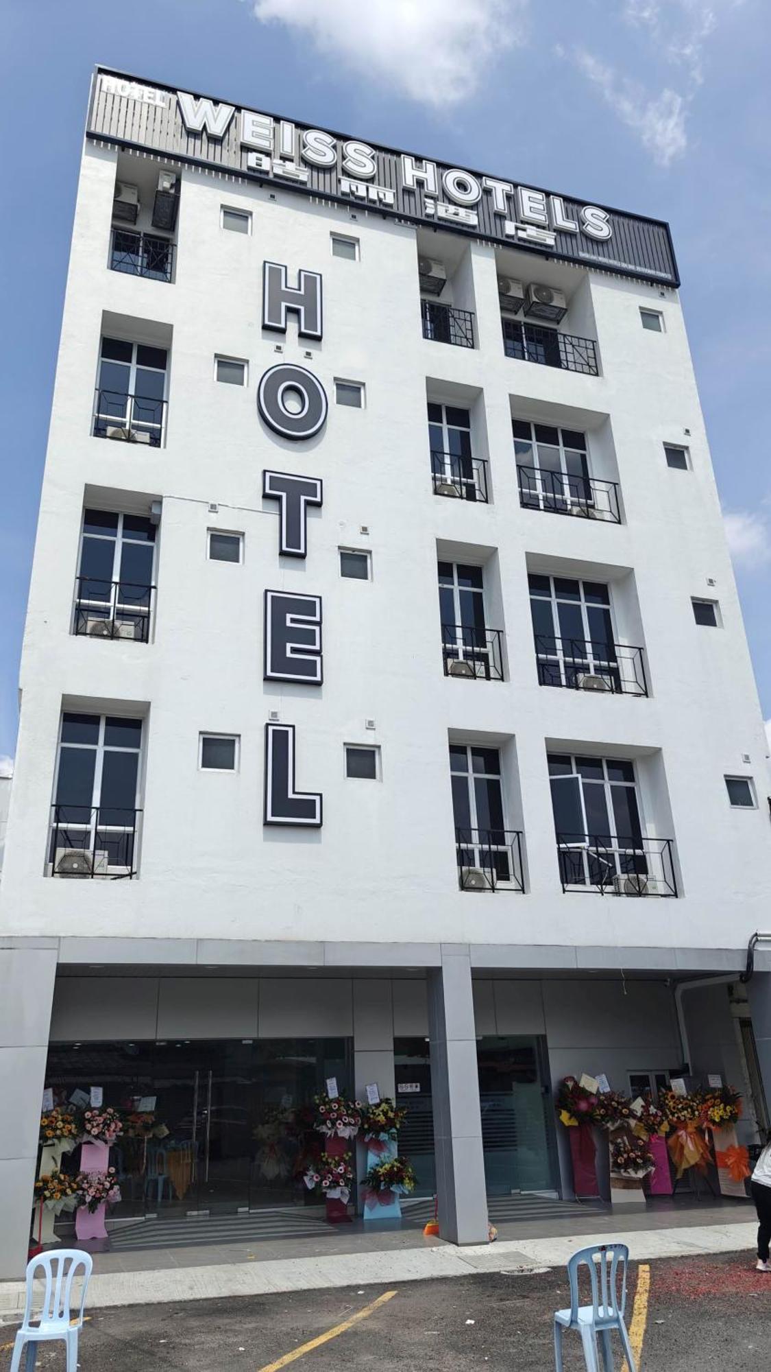 Weiss Kepong Baru Hotel